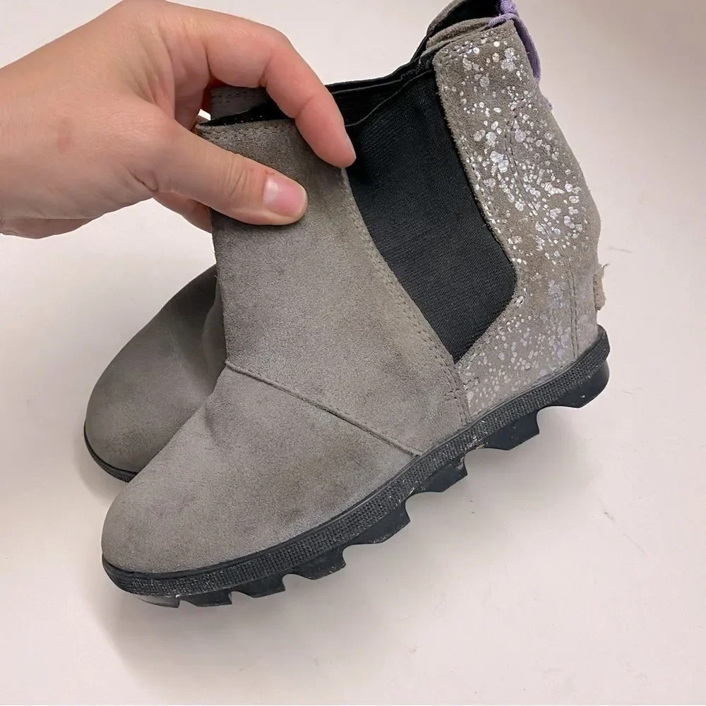 Sorel Joan of Artic Wedge Boot pull on Gray leather suede metallic Girls youth 2
